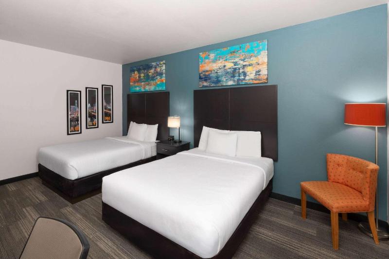 Deluxe Queen Room with Two Queen Beds image 3