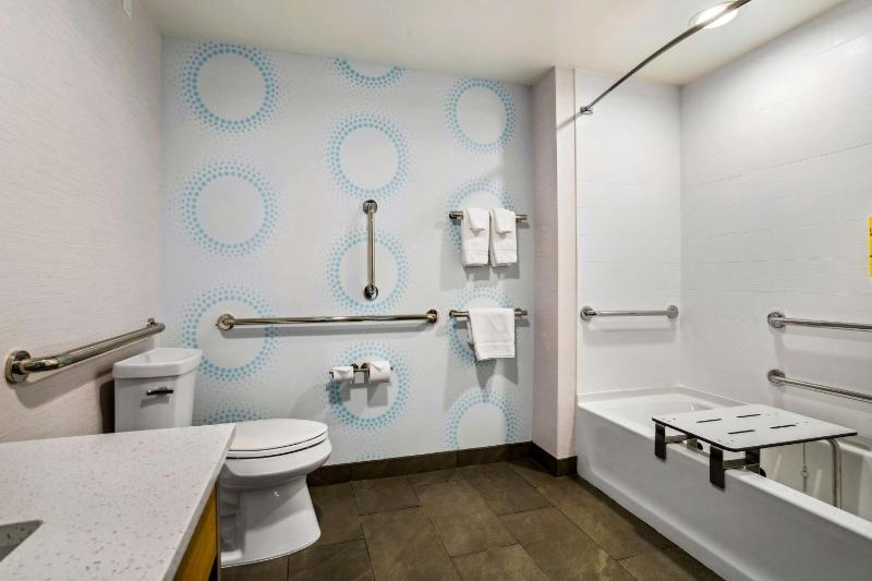 Tru by Hilton Colorado Springs Airport - image 10