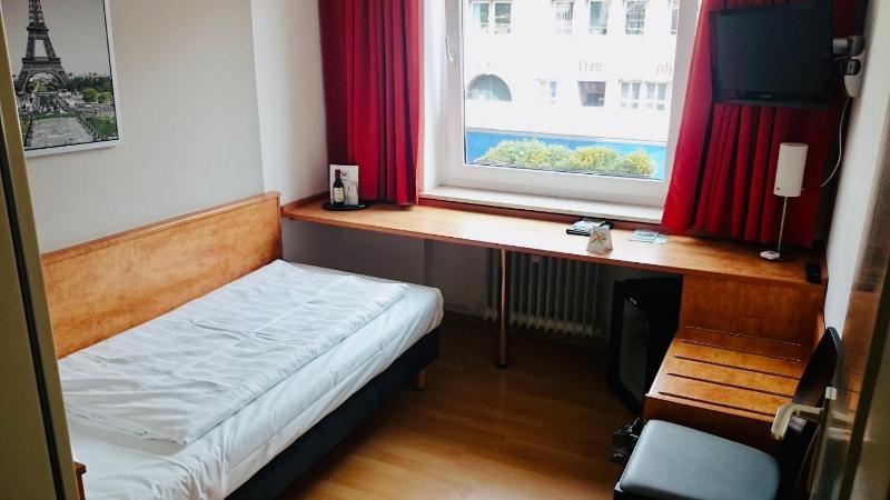 Single Room image 1