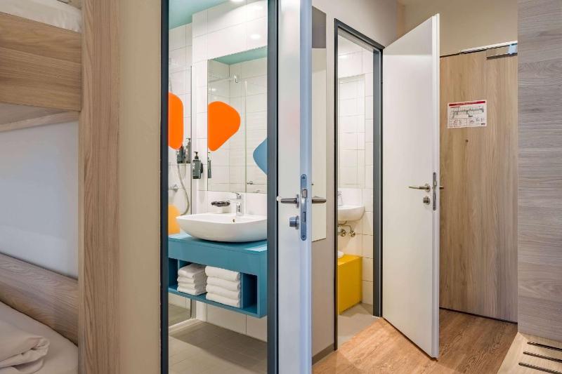 Deluxe Room with Four Single Beds image 4