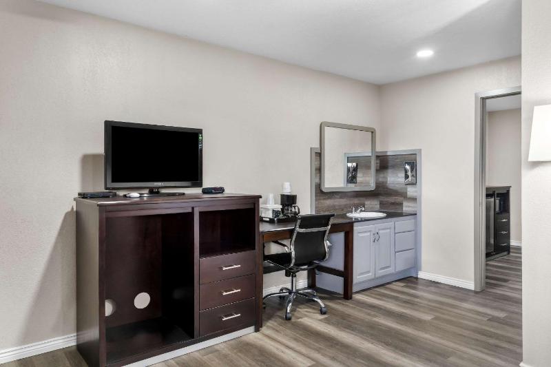 One Room Suite with Sofa bed - Non Smoking image 2