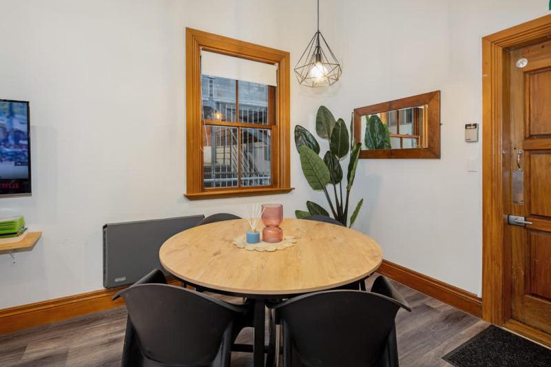Lambton Quay Loft - Sleeps 11 - image 11