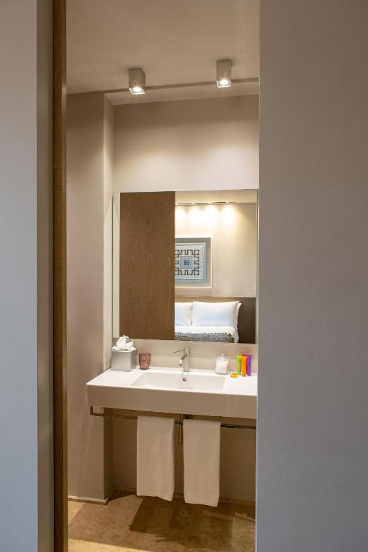 Single Room image 4