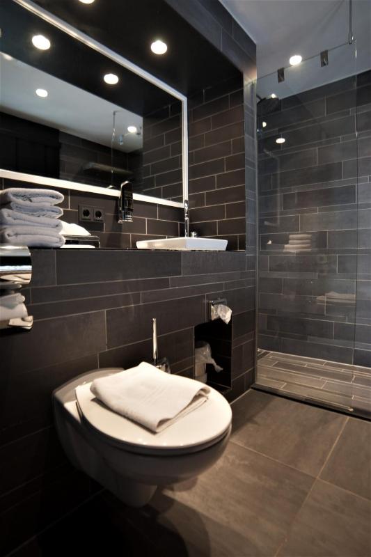 Deluxe Quadruple Room image 2