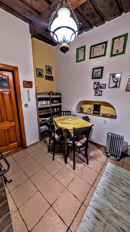 Economy Quadruple Room with Shared Bathroom image 2