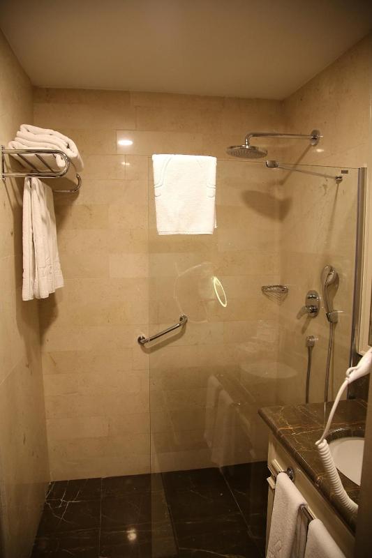 Standard Triple Room image 2