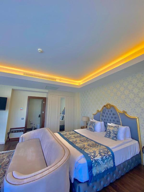 Deluxe Queen Suite image 4