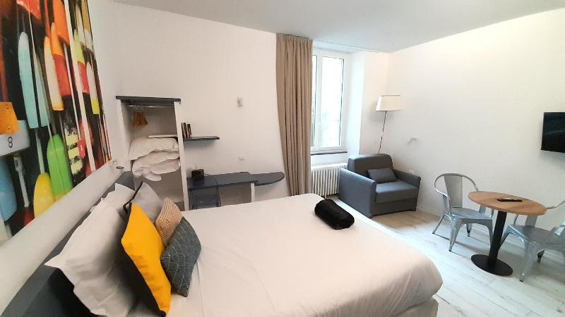 Large Double Room Courtyard Side image 1