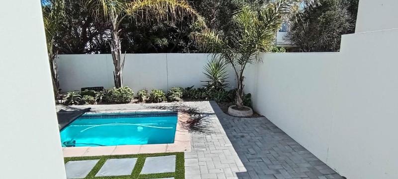 Relax in Style at La Kruger Blue Langebaans Premier Holiday Home - image 1
