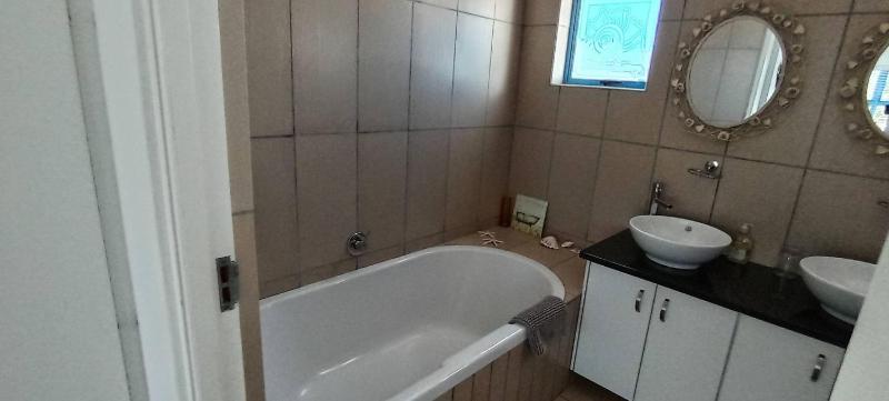 Relax in Style at La Kruger Blue Langebaans Premier Holiday Home - image 5