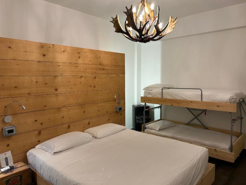 Superior Triple Room image 3