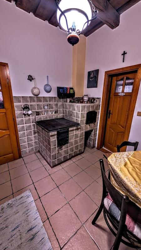 Economy Quadruple Room with Shared Bathroom image 4