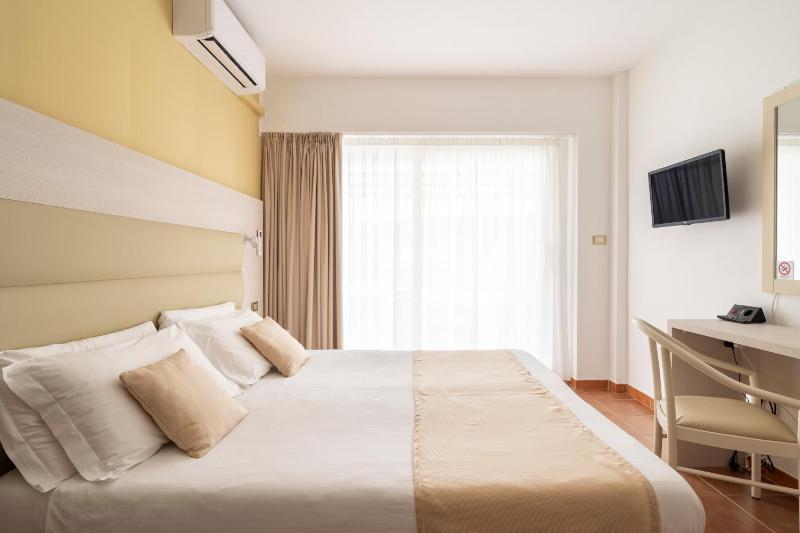Double Room image 1