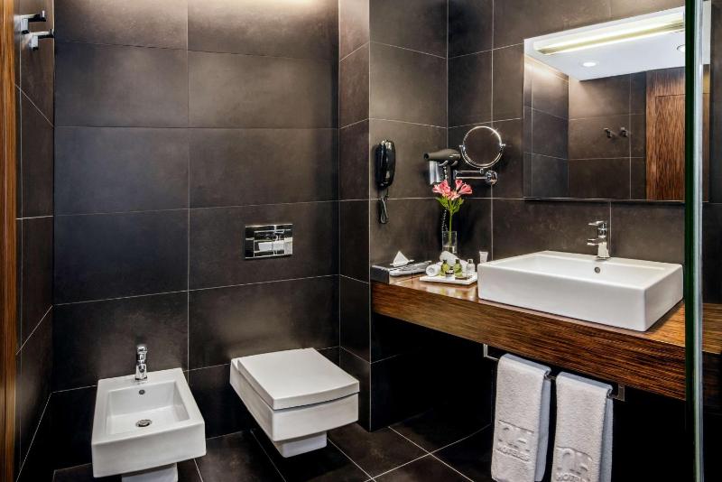 Premium Double or Twin Room image 4