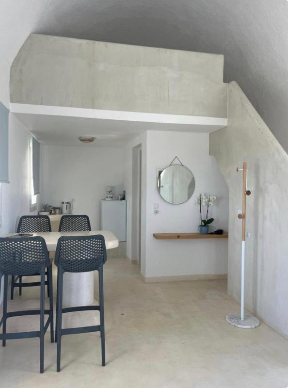 Apartment Garden View-Split Level image 3