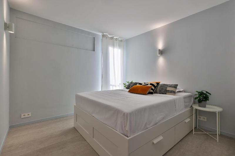 FRIDA - Saint-Tropez - 3 Bedrooms Sea View Apartment - 2 mins Walk to Port - image 15