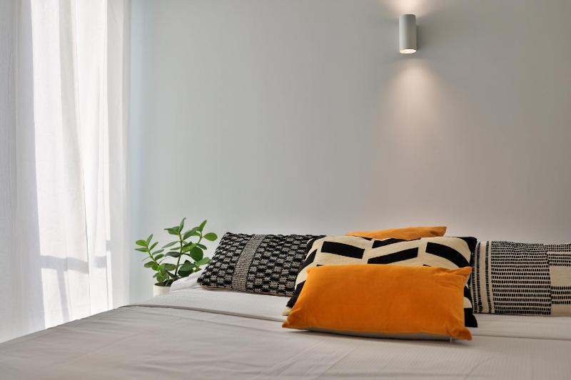 FRIDA - Saint-Tropez - 3 Bedrooms Sea View Apartment - 2 mins Walk to Port - image 13