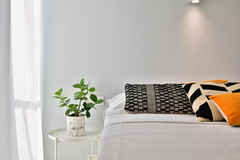 FRIDA - Saint-Tropez - 3 Bedrooms Sea View Apartment - 2 mins Walk to Port - image 4