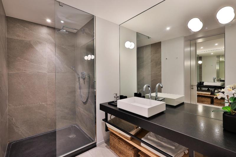 FRIDA - Saint-Tropez - 3 Bedrooms Sea View Apartment - 2 mins Walk to Port - image 14