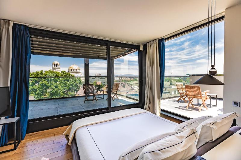 One-Bedroom Suite image 1