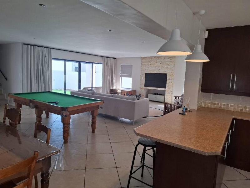 OosiesRus - Charming Langebaan Villa with Garden View - image 5