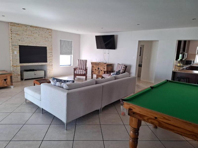 OosiesRus - Charming Langebaan Villa with Garden View - image 16