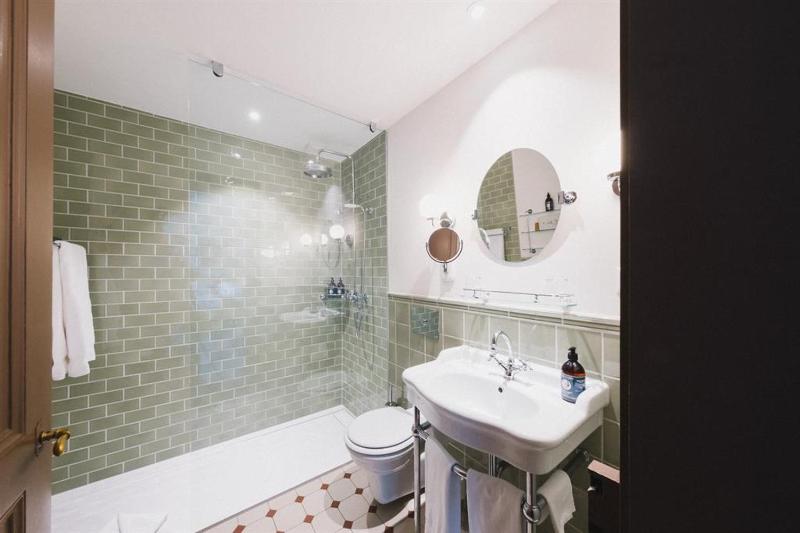 Elegant Suite image 3
