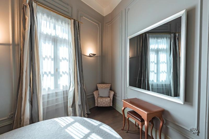 Standard Double Room image 4