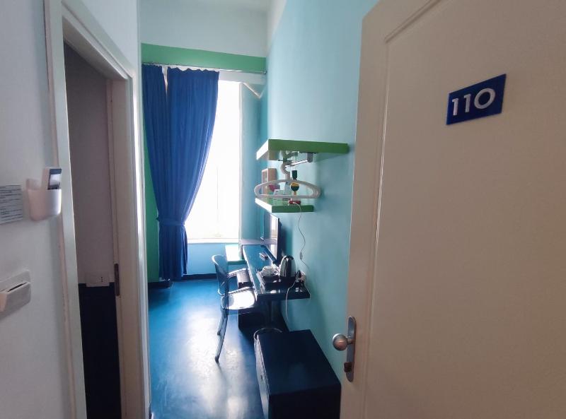 Standard Single Room image 3