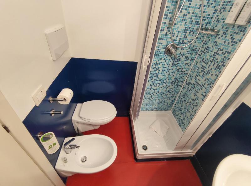 Standard Single Room image 2