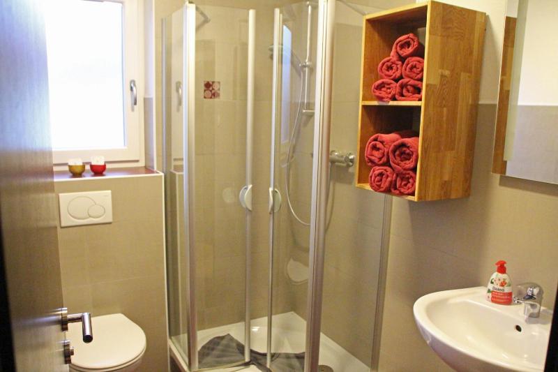 Family Room (4 - 5 Adults) image 2