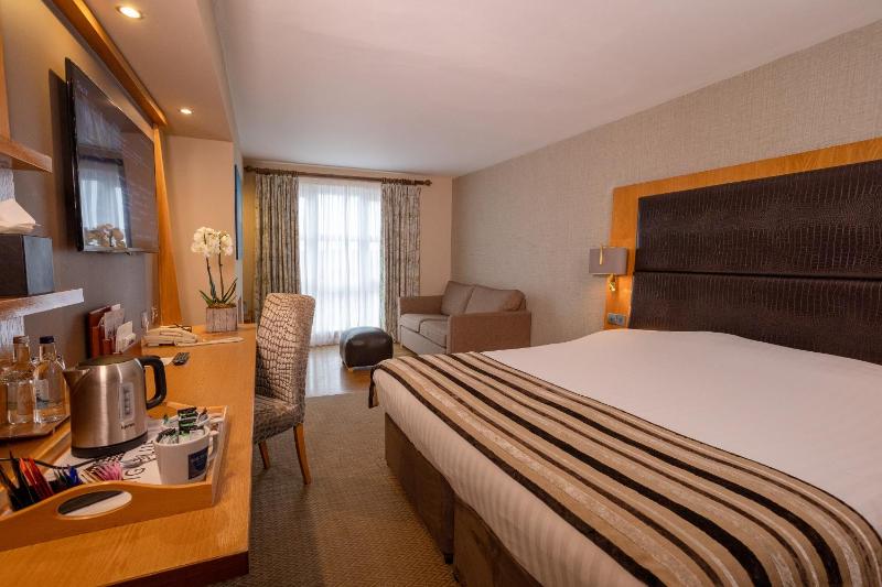 Deluxe Double Room (2 Adults + 1 Child) image 1