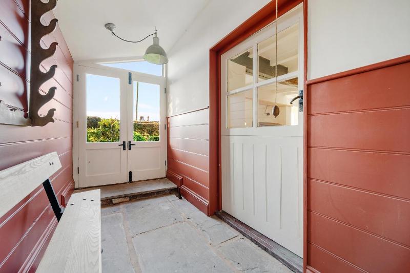 Wheelwrights Cottage - image 25