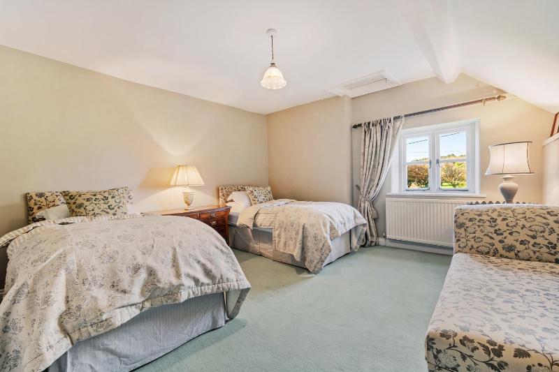 Wheelwrights Cottage - image 11