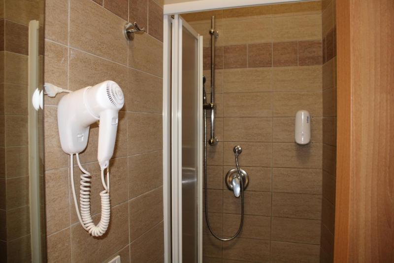 Bed in 6-Bed Mixed Dormitory Room image 2