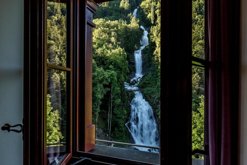 Superior Double Room with Waterfall View image 4