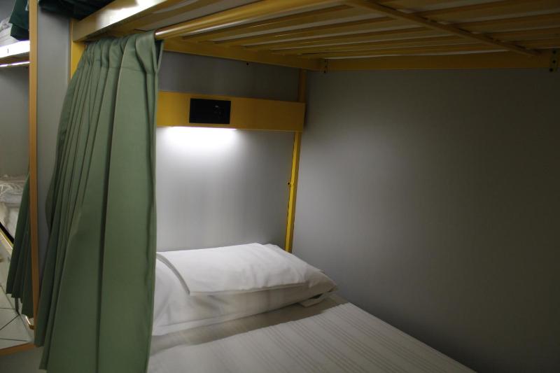 Bed in 8-Bed Dormitory Room image 4