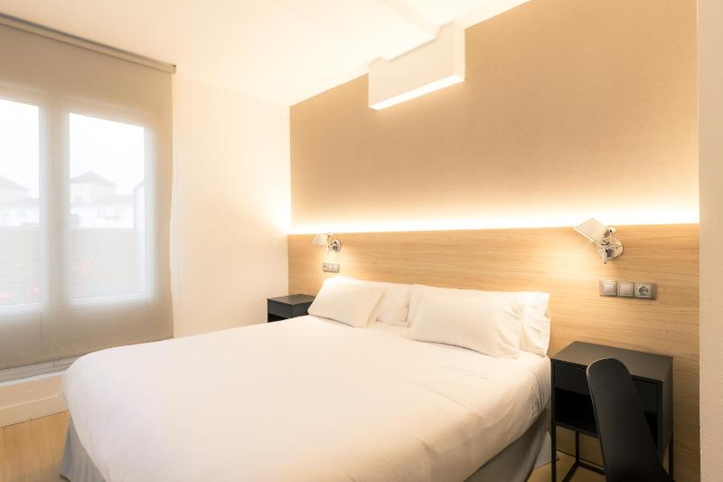 Double or Twin Room image 3