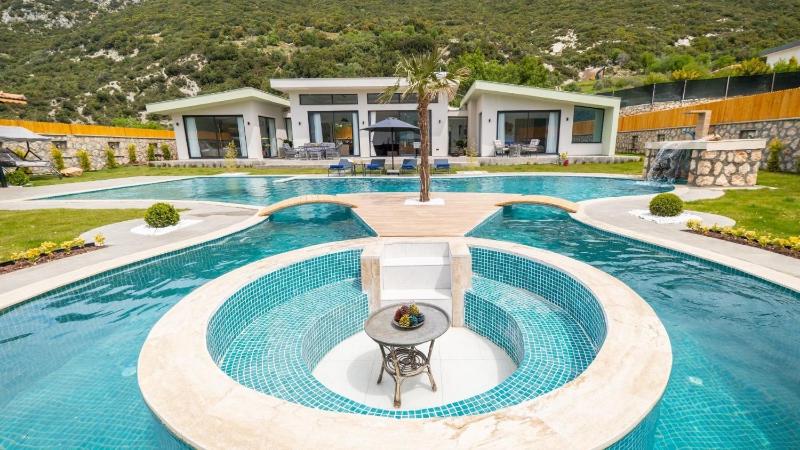 3 bedroom Luxury Villa in Saribelen - image 1
