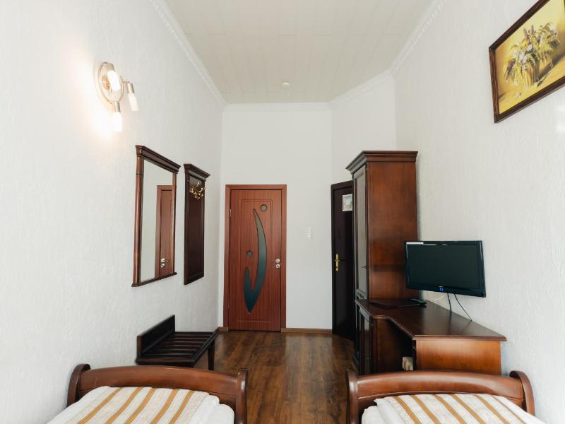 Twin Room image 2