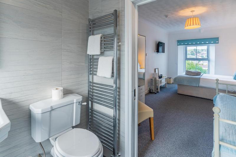 Standard Double or Twin Room image 3