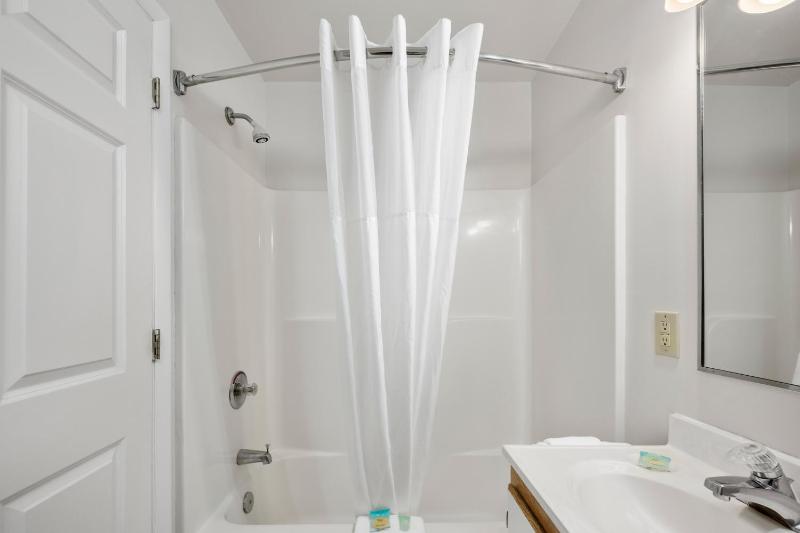 One-Bedroom Suite image 3