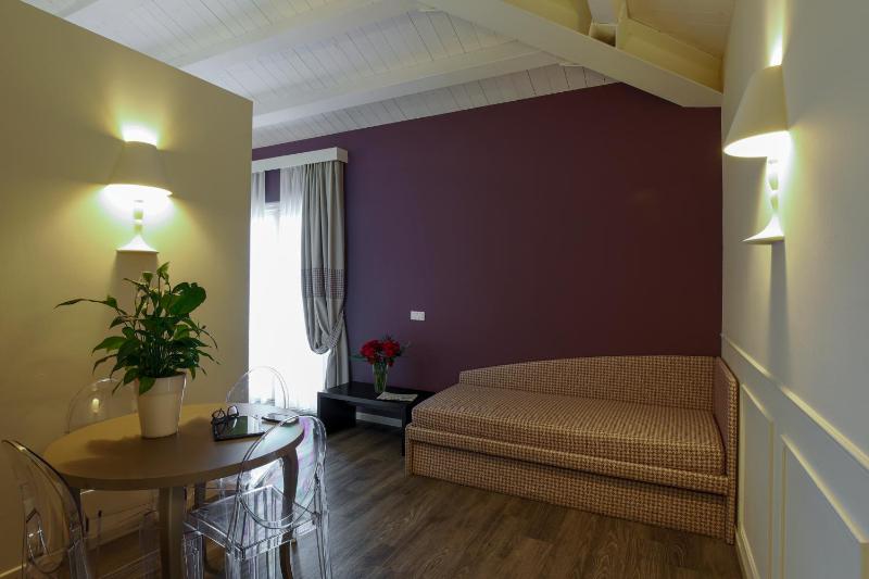 Family Room (2 Adults + 2 Children) image 3