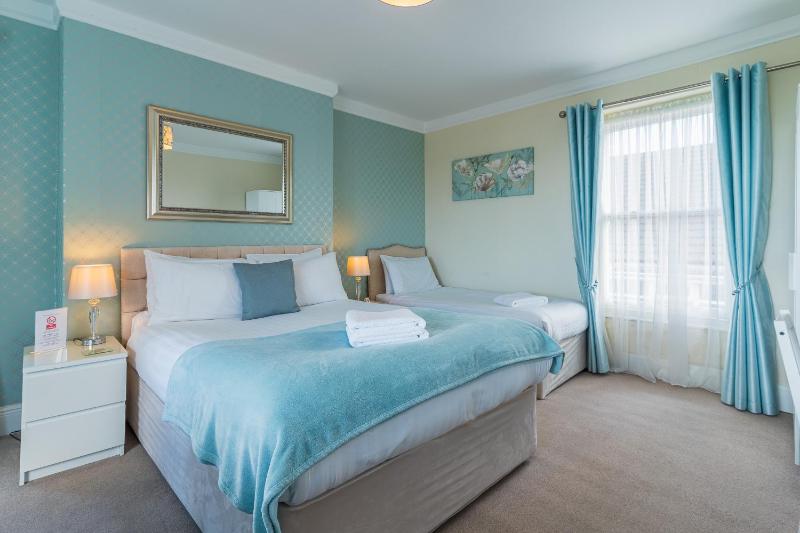 Deluxe Double or Twin Room with Sea View image 1