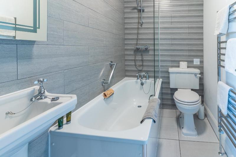 Deluxe Double or Twin Room with Sea View image 2
