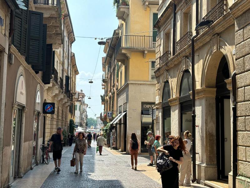 One-Bedroom Apartment with Balcony - Via Cappello 29 image 2