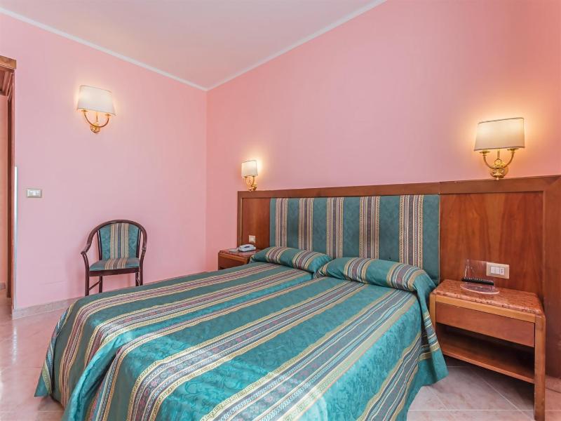 Standard Double or Twin Room image 1