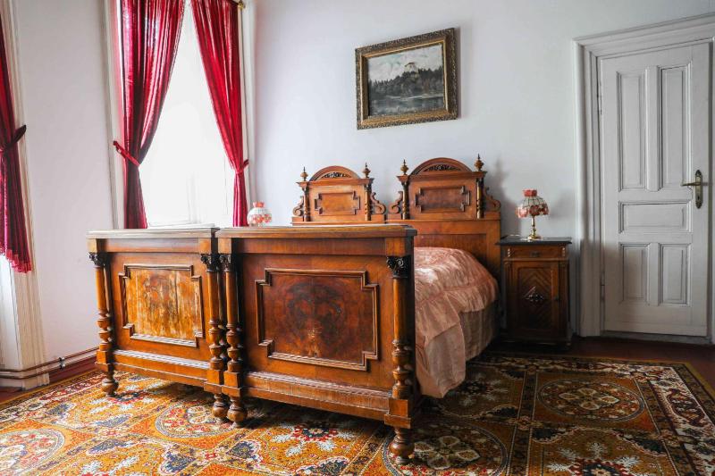 One-Bedroom Apartment image 4