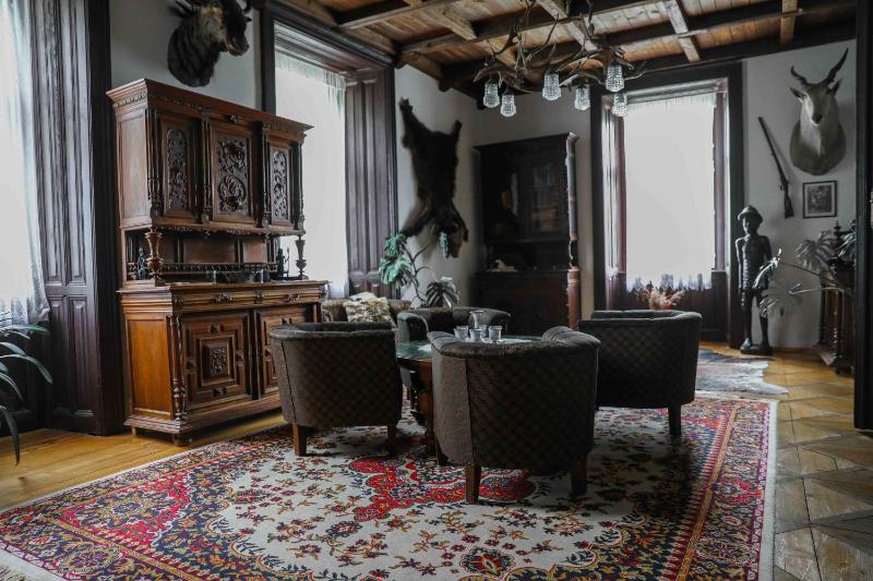 One-Bedroom Apartment image 3