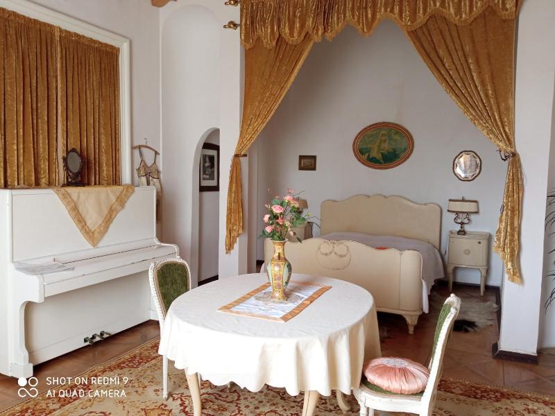One-Bedroom Apartment image 2
